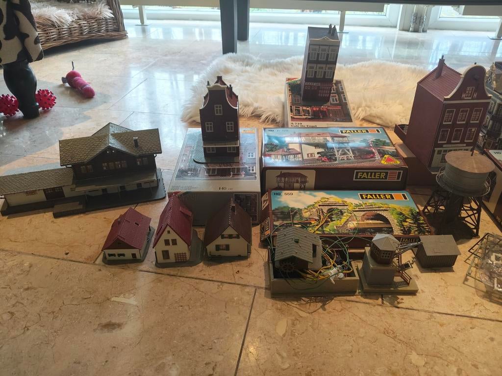 Faller HO huisjes en bouwpakket, Hobby en Vrije tijd, Modeltreinen | H0, Ophalen, Gelijkstroom of Wisselstroom, Brug, Tunnel of Gebouw