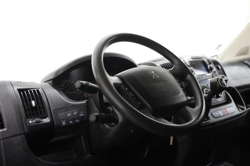 Peugeot Boxer 2.0 BlueHDI L2/H2 130PK PDC AIRCO NAVI CRUISE, Auto's, Bestelauto's, Voorwielaandrijving, Stof, Gebruikt, Zwart