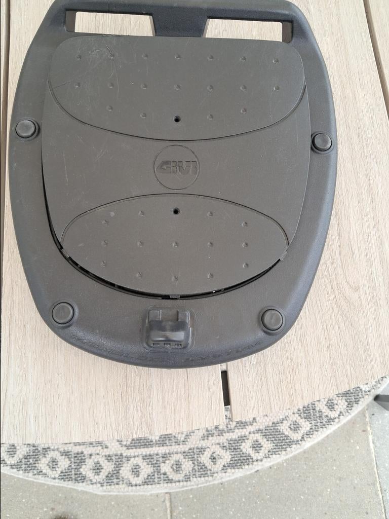 Givi monolock onderplaat topkoffer, Ophalen