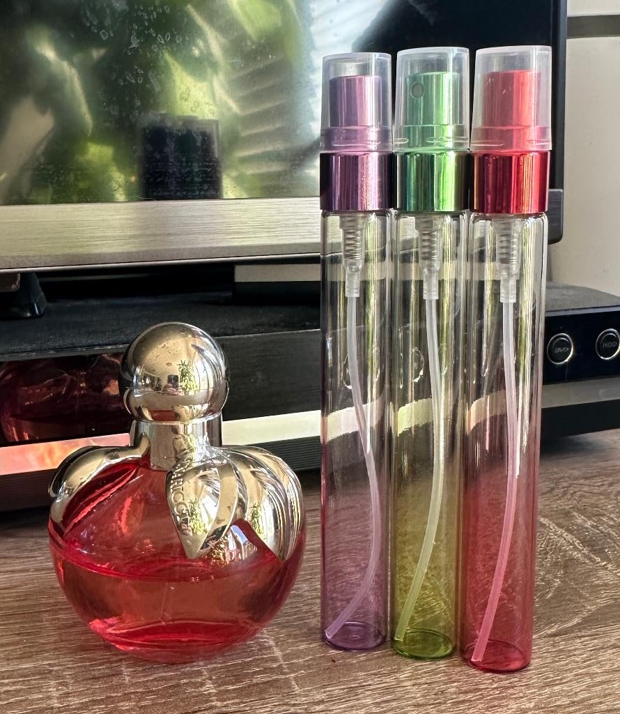 Nina Ricci Nina Eau de Toilette Spray decant proefje 10 ml, Ophalen of Verzenden, Nieuw