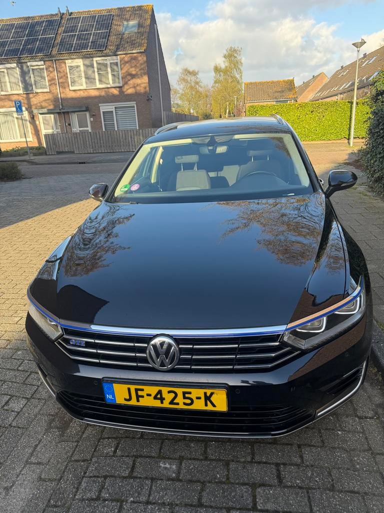 Volkswagen Passat 1.4 TSI Phev 218pk 6-DSG 2016/ trekhaak, Auto's, Euro 6, Zwart, 1600 kg, 93 €/maand