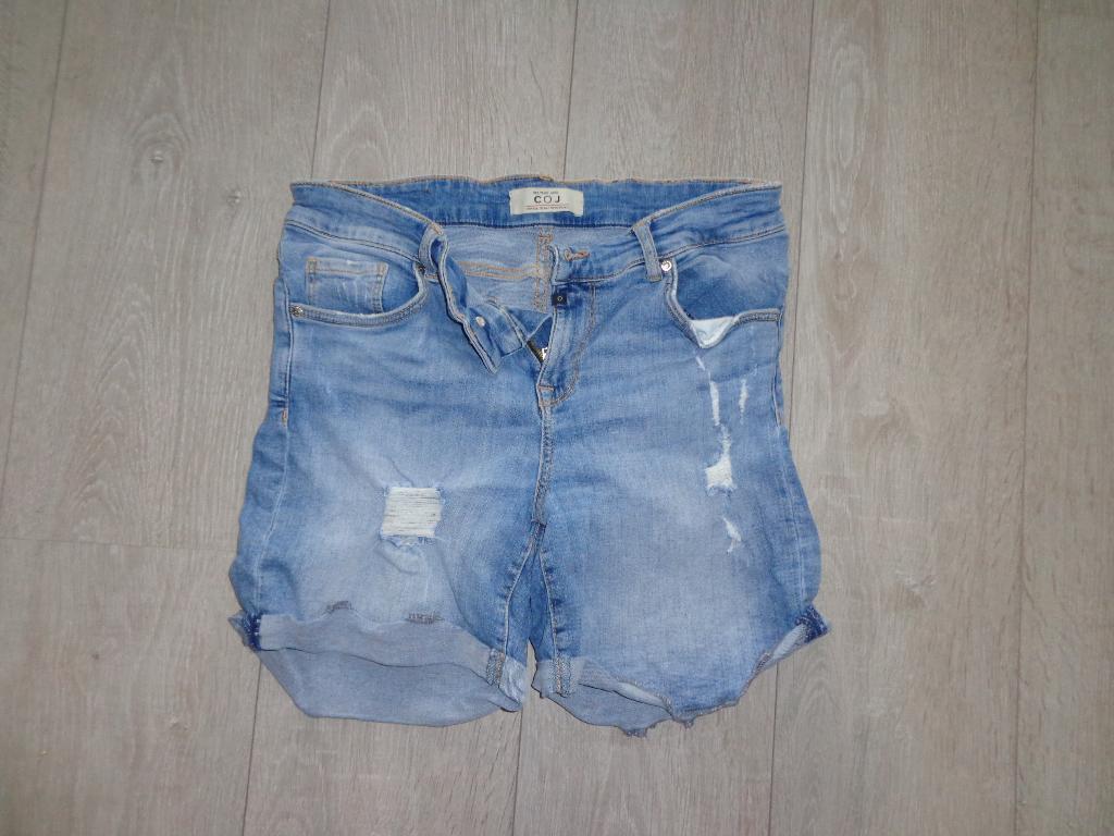 korte damesspijkerbroeken van maat M van Monday en COJ, Kleding | Dames, Spijkerbroeken en Jeans, Ophalen of Verzenden, Gedragen