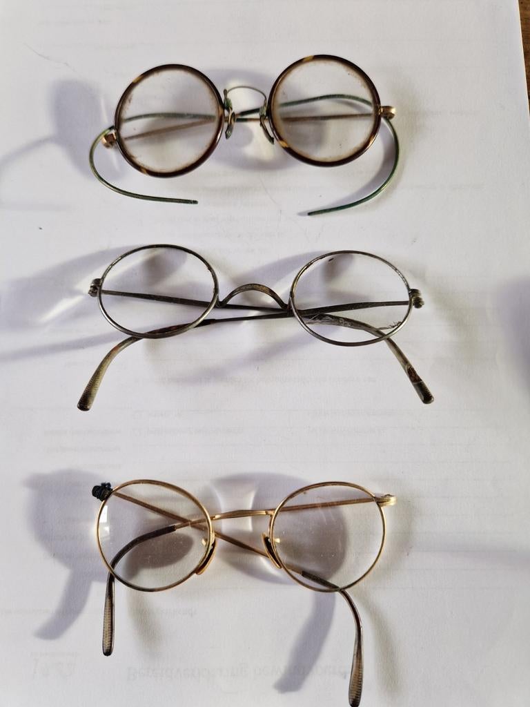 Drie oude brillen met brillenkokers, Ophalen of Verzenden, Bril, Overige merken