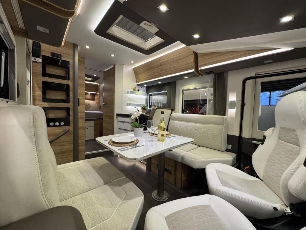 Adria Sonic Plus 700 DC Levelsysteem Automaat BOMVOL 2019, Fiat, Airbags, Bedrijf, Diesel