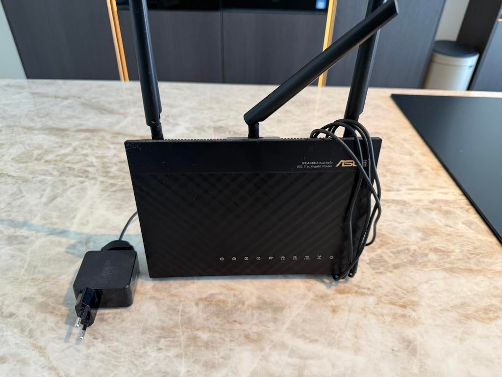 ASUS RT-AC68U Router (AC1900), Computers en Software, Routers en Modems, Zo goed als nieuw, Router, Ophalen