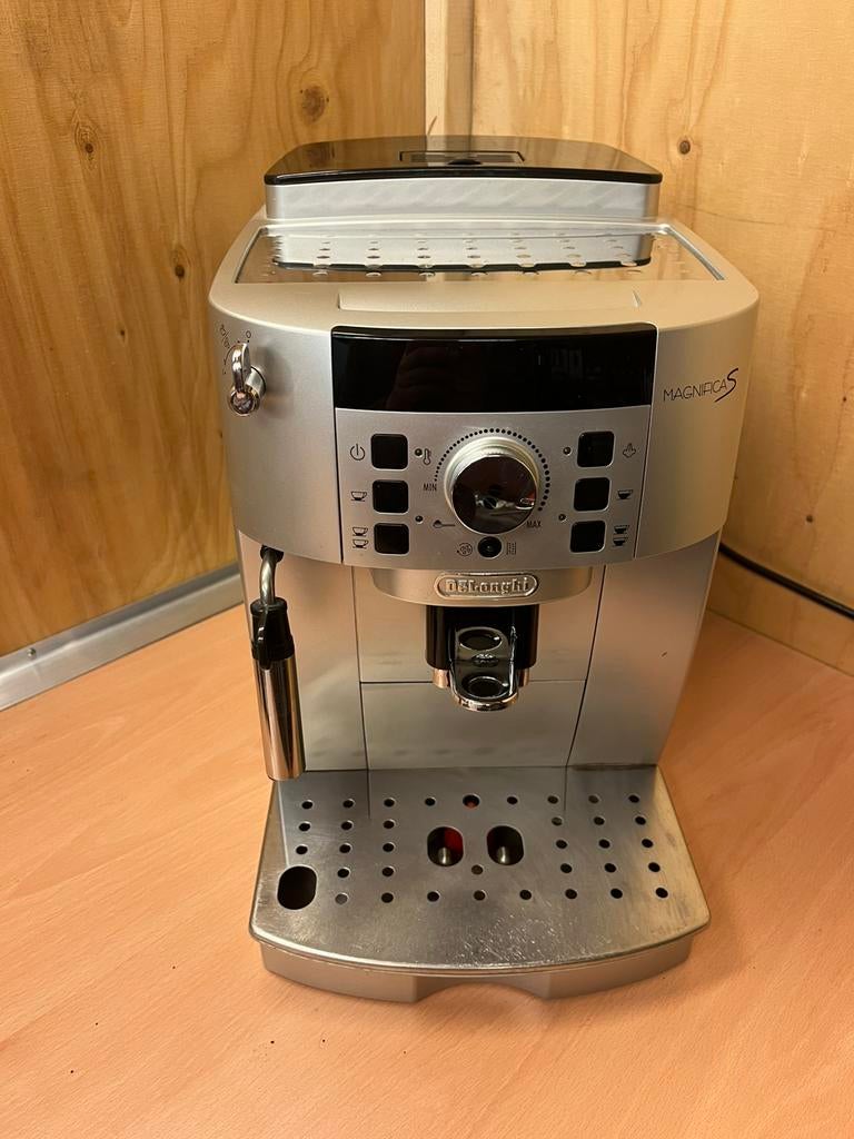 DeLonghi Magnifica S, Witgoed en Apparatuur, Koffiezetapparaten, Gebruikt, Koffiemachine, Ophalen of Verzenden, 4 tot 10 kopjes