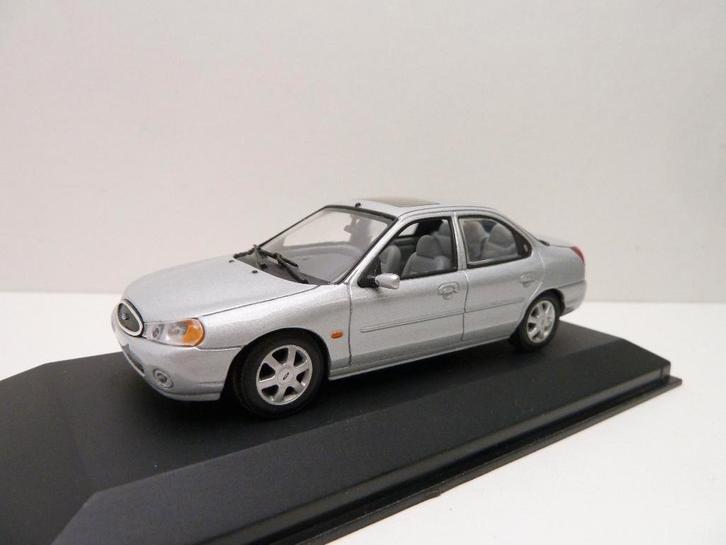 Ford Mondeo  4 drs Saloon  '' Minichamps '', Hobby en Vrije tijd, Modelauto's | 1:43, Zo goed als nieuw, Auto, MiniChamps, Ophalen of Verzenden