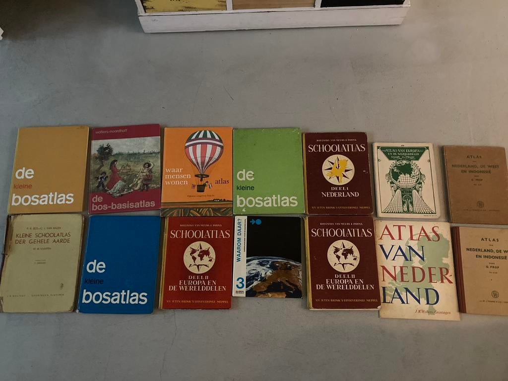 Verzameling atlassen, 14 stuks, Ophalen of Verzenden, Zo goed als nieuw, Wereld, Overige atlassen