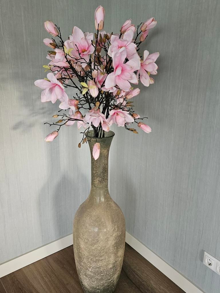 Groene hoge glazen vaas met kunstbloemen, Huis en Inrichting, Ophalen, Zo goed als nieuw