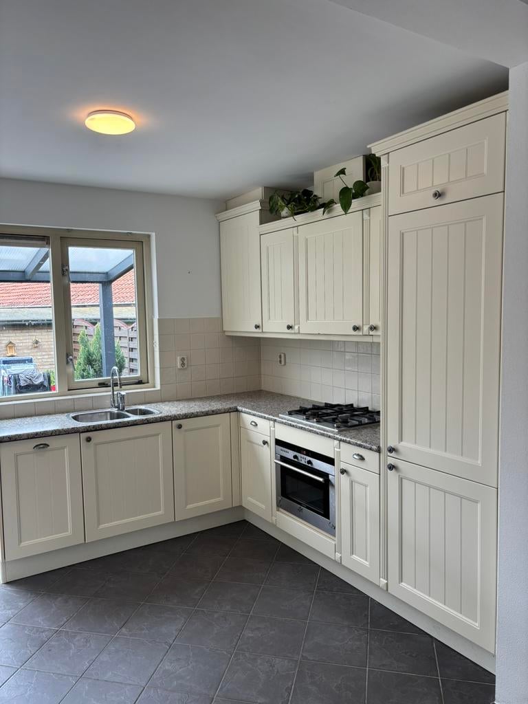 Te koop: in nette staat hoekkeuken en kast (Amstelveen), Ophalen, Gebruikt, Wit, Hoekkeuken