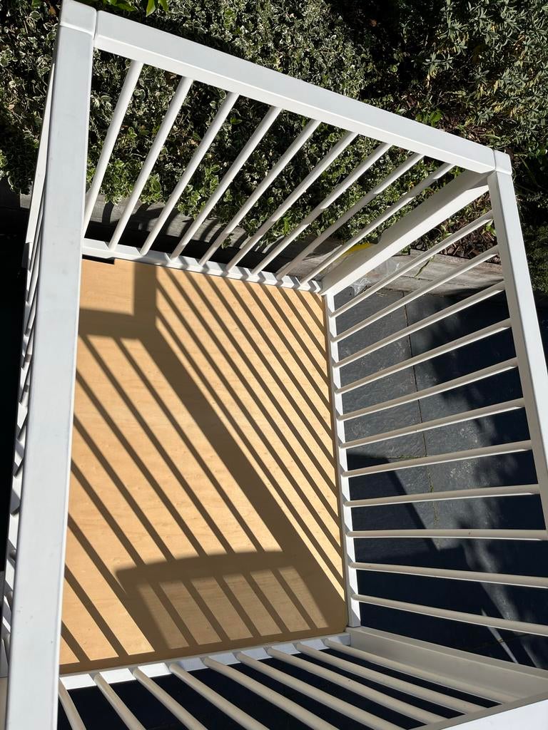 Witte box met wieltjes en verstelbare bodem, Kinderen en Baby's, Boxen, Ophalen, Gebruikt, Vierkant, In hoogte verstelbaar