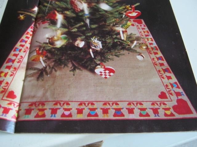 Borduurpatroon   Noors  Kerstkleed  nr 9912 do, Verzenden, Nieuw, Handborduren, Patroon