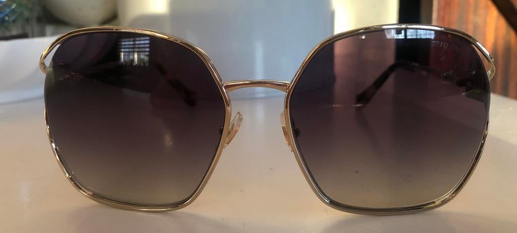 Exclusieve Miu Miu dames zonnebril, Sieraden, Tassen en Uiterlijk, Zonnebrillen en Brillen | Dames, Ophalen of Verzenden, Zo goed als nieuw