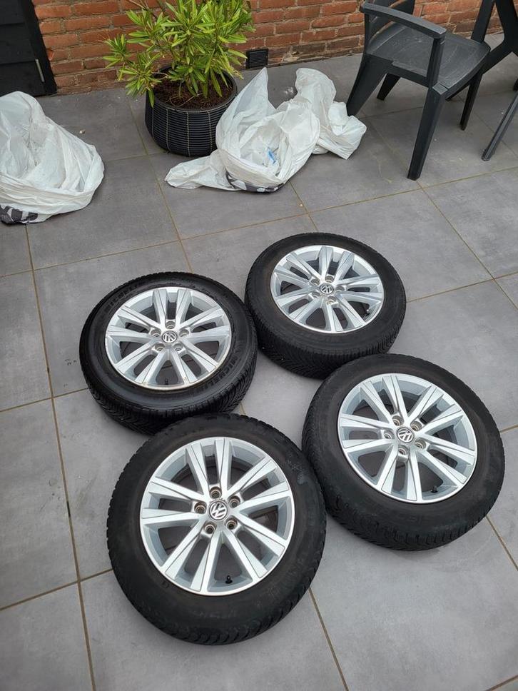 Complete wielenset Volkswagen polo (bouwjaren 2009/, Auto-onderdelen, Banden en Velgen, Banden en Velgen, All Season, 15 inch