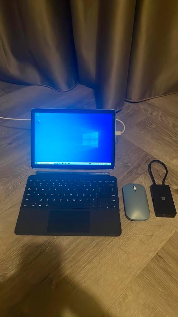 Surface Pentium met Toetsenbord / Muis / Docking Station, Computers en Software, Windows Tablets, Zo goed als nieuw, Wi-Fi, 10 inch