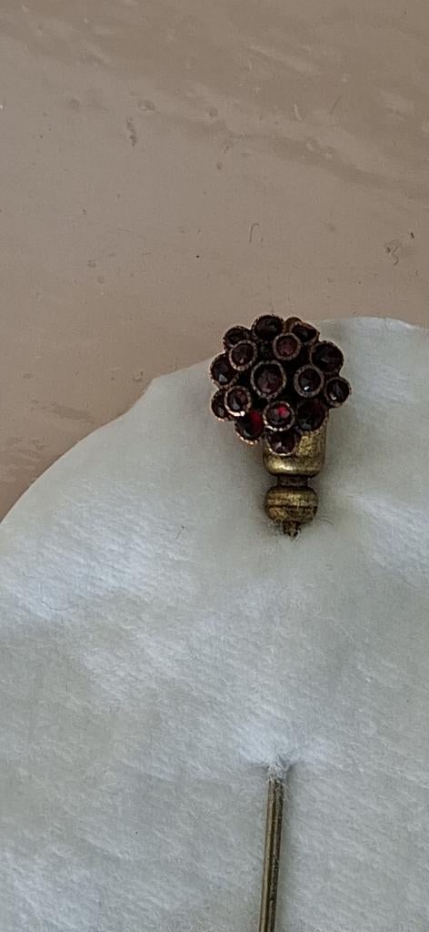 Antieke dasspeld met granaatjes, Sieraden, Tassen en Uiterlijk, Antieke sieraden, Ophalen of Verzenden, Overige materialen, Met edelsteen