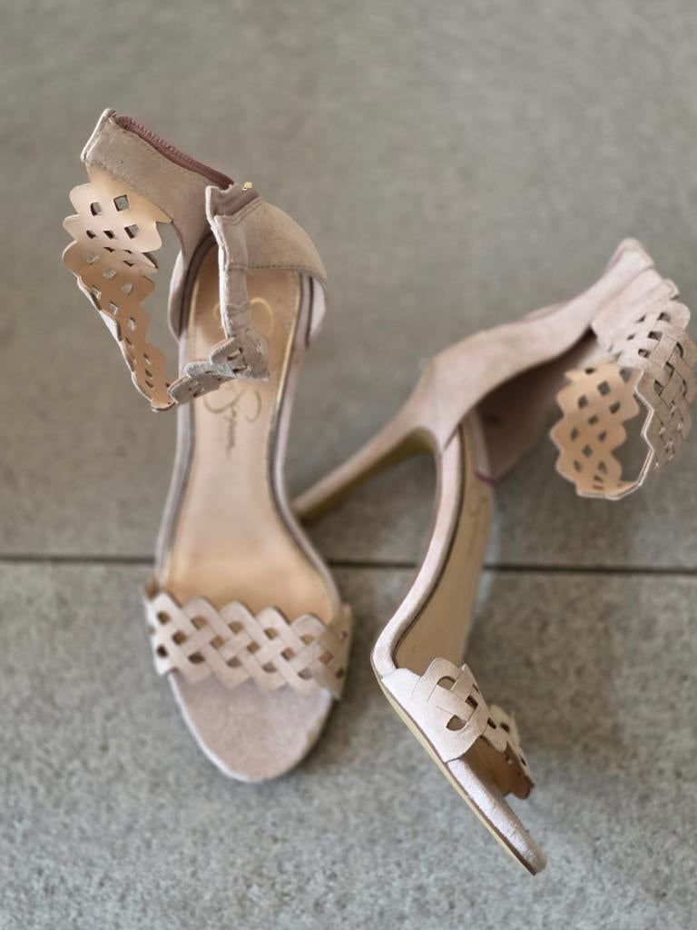 Brand new Stilettos in beige color. Size 39( EU), Ophalen, Nieuw, Schoenen