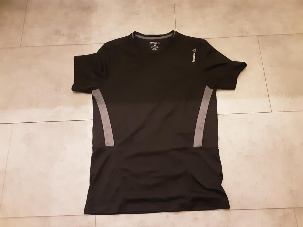 Reebok Sport shirt
Maat M, Kleding | Heren, Sportkleding, Maat 48/50 (M), Zwart, Ophalen of Verzenden, Zo goed als nieuw