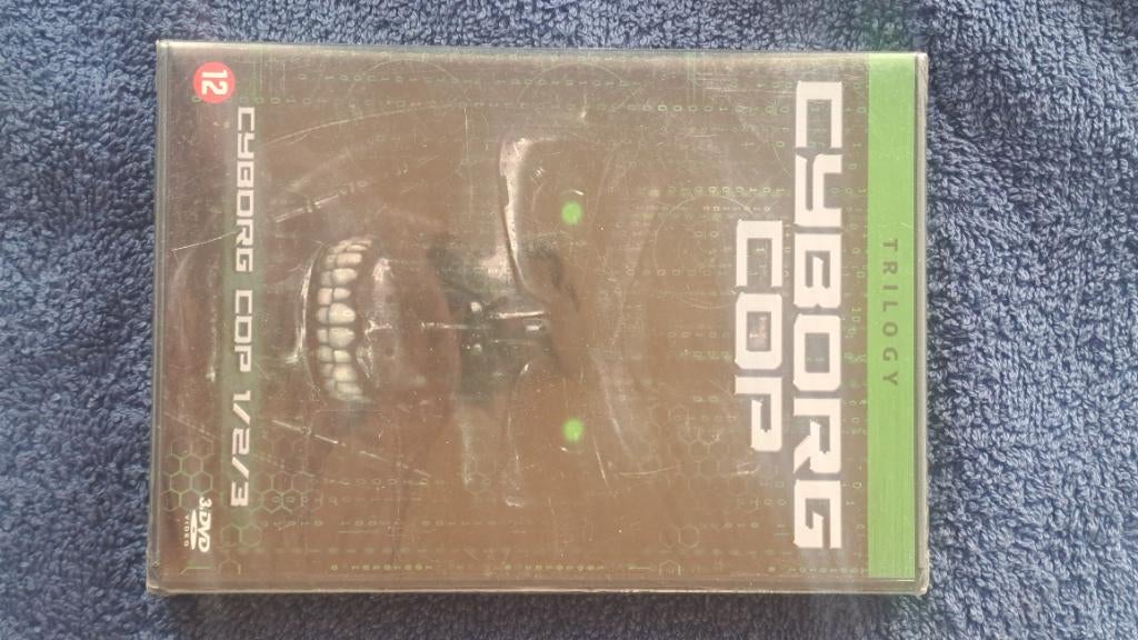 Cyborg Cop Trilogy "David Bradley", Alle leeftijden, Ophalen of Verzenden, Zo goed als nieuw