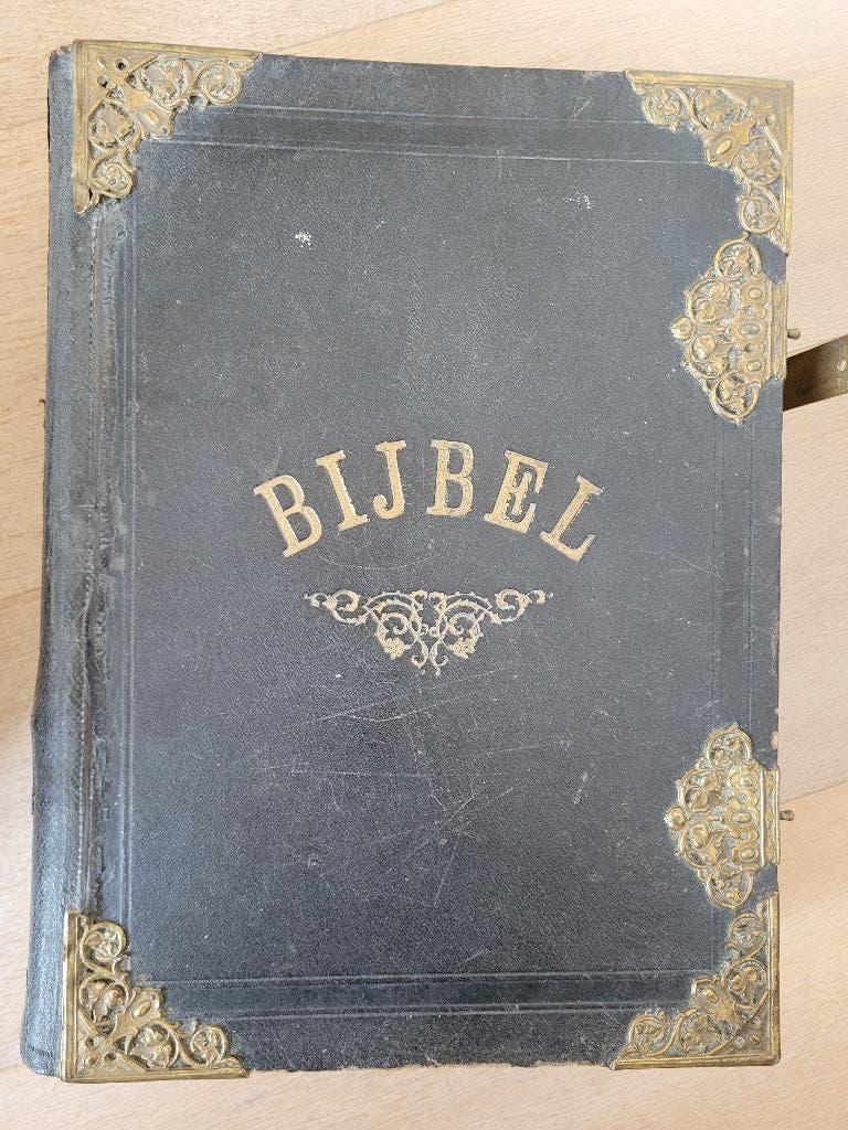 familiebijbel in behoorlijke staat, Antiek en Kunst, Antiek | Boeken en Bijbels, Ophalen, Bijbel