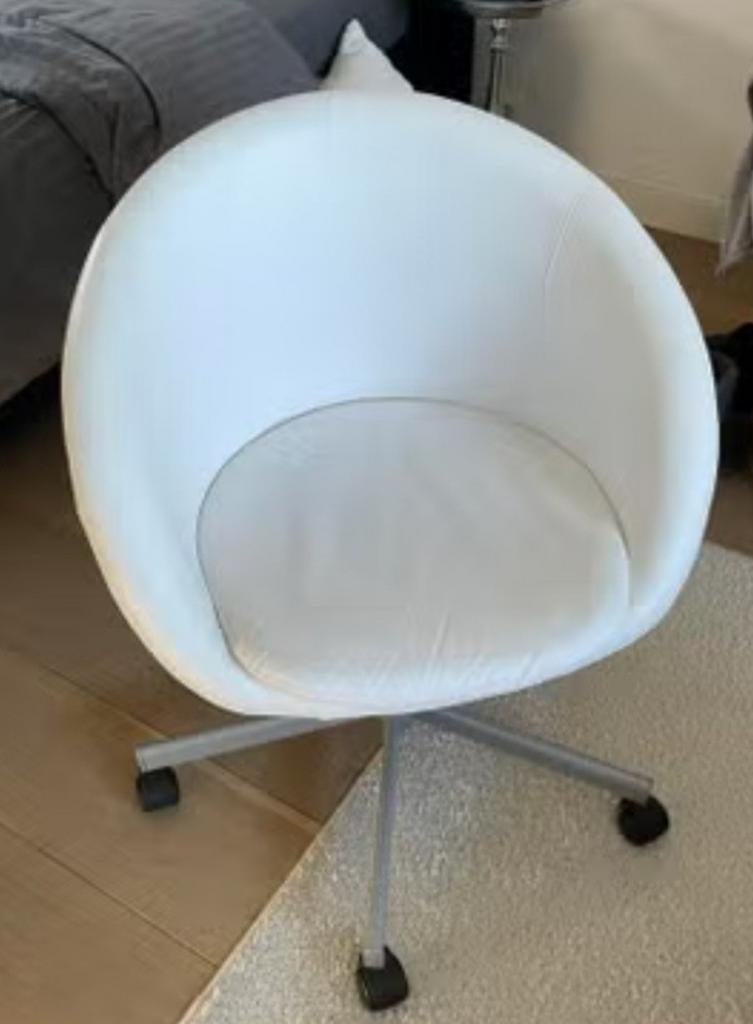 Mooi witte kuipstoel / burostoel op wieltjes ikea Skruvsta, Huis en Inrichting, Ophalen, Wit