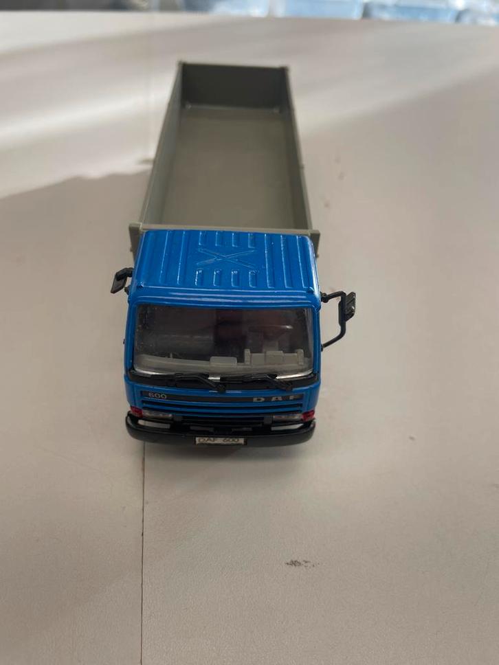 DAF 600 Vrachtwagen Model - Linker Spiegel Defect, Hobby en Vrije tijd, Modelbouw | Auto's en Voertuigen, Gebruikt, Truck, 1:32 tot 1:50