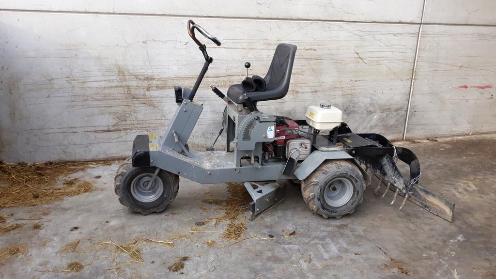 GEZOCHT: Rijbaanvlakker. Hoefslagvlakker. Manegevlakker., Ophalen, Gebruikt, Overige soorten