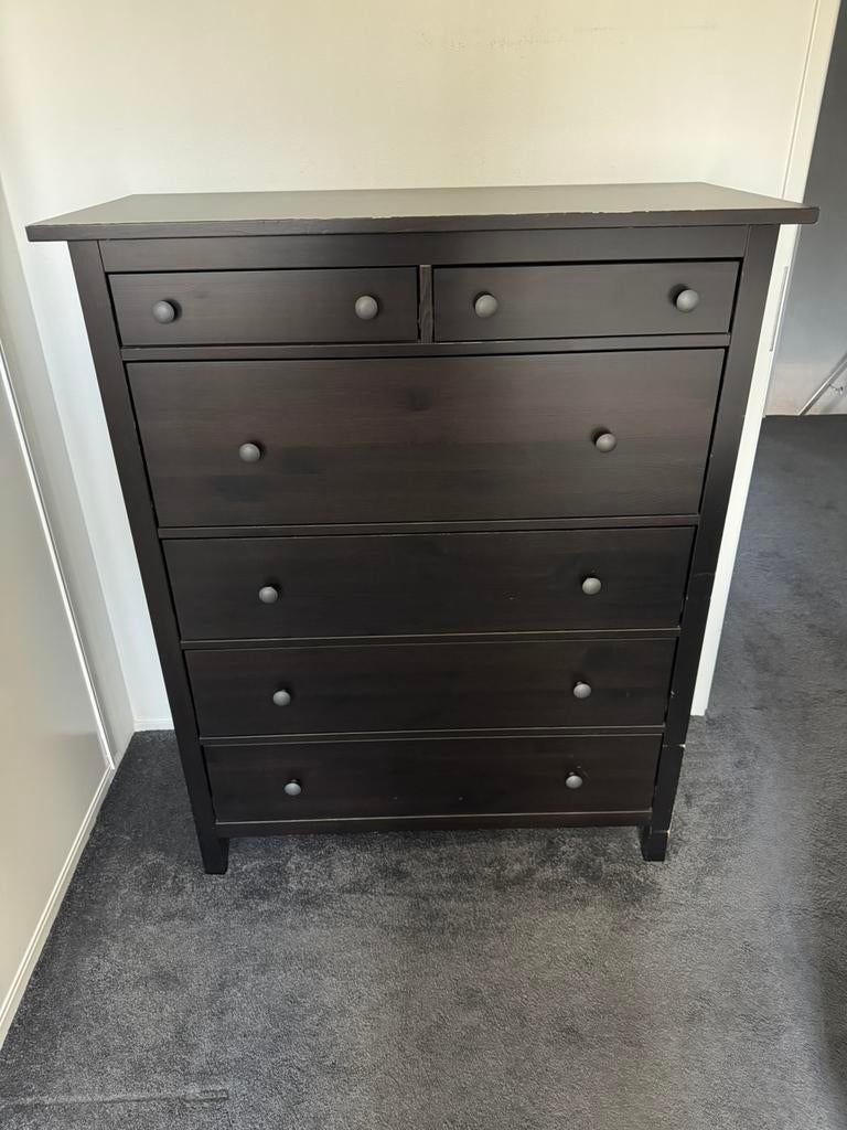 Ikea Hemnes ladekast met beschadigingen, Ophalen, Overige materialen, Gebruikt, 5 laden of meer
