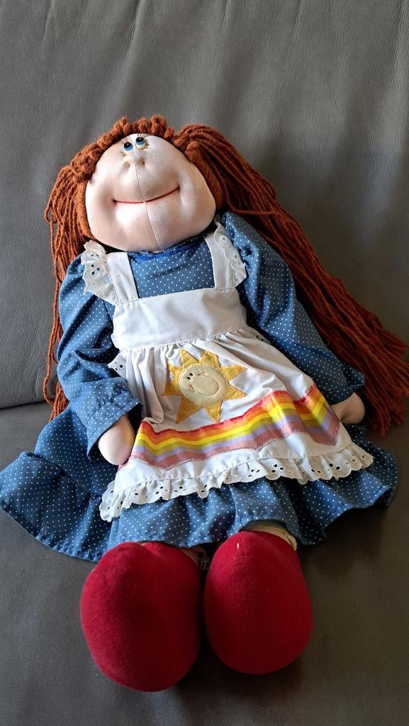 Vintage Cabbage Patch Kids-achtige pop met regenboogjurk, Ophalen of Verzenden, Gebruikt, Overige typen