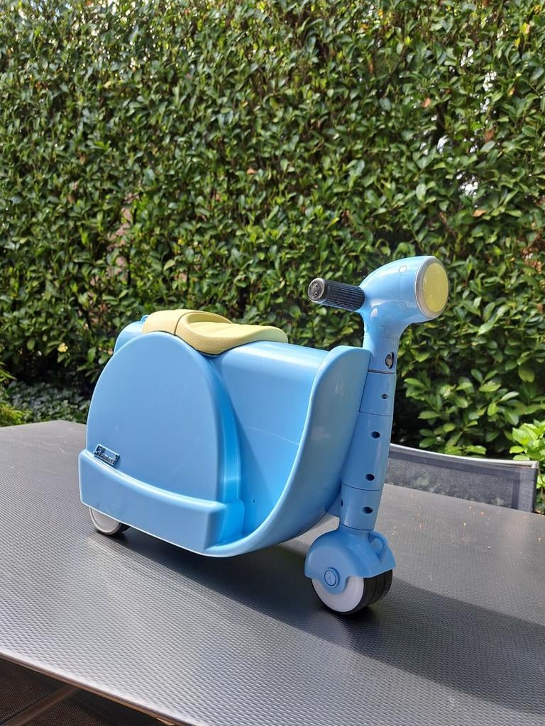 Handige Scooter Koffer voor Kinderen - Rijden en Zitten, Ophalen of Verzenden, Zo goed als nieuw