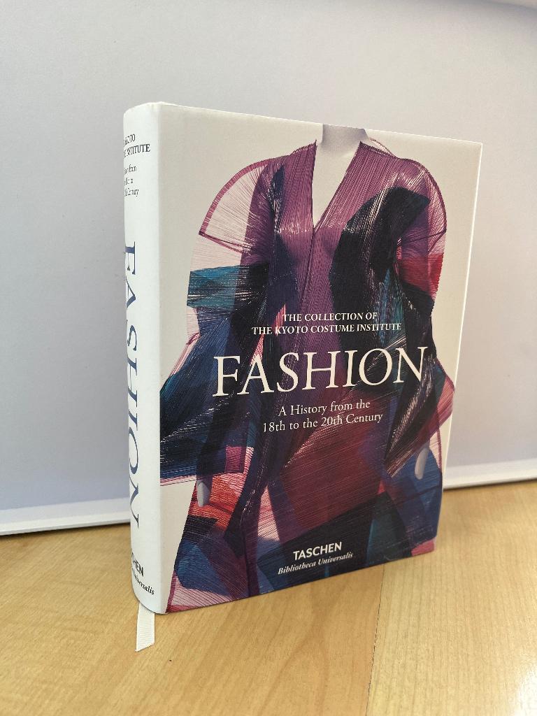 Fashion History from the 18th to the 20th Century, Diverse auteurs, Ophalen of Verzenden, Zo goed als nieuw, Couturiers