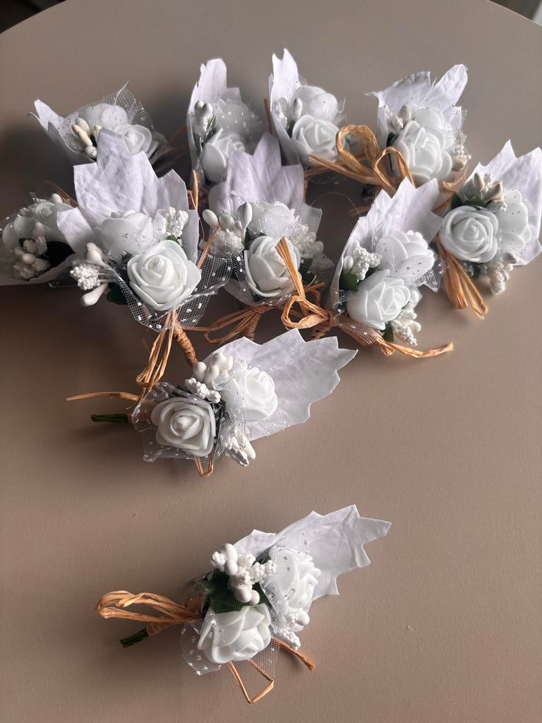 Partij Witte Corsages - Handgemaakt voor Bruiloft & Feest, Ophalen of Verzenden, Zo goed als nieuw, Wit, Overige materialen