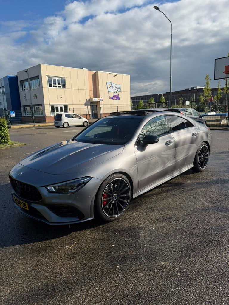 Mercedes-Benz CLA 200 AMG pakket 163pk 7G-DCT 2020 Grijs, Auto's, Mercedes-Benz, CLA, 4 cilinders, 163 pk, Origineel Nederlands