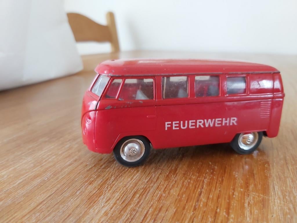 Vintage Volkswagen T1 Brandweer Busje - Rood Speelgoedauto, Hobby en Vrije tijd, Modelauto's | 1:43, Ophalen of Verzenden, Gebruikt