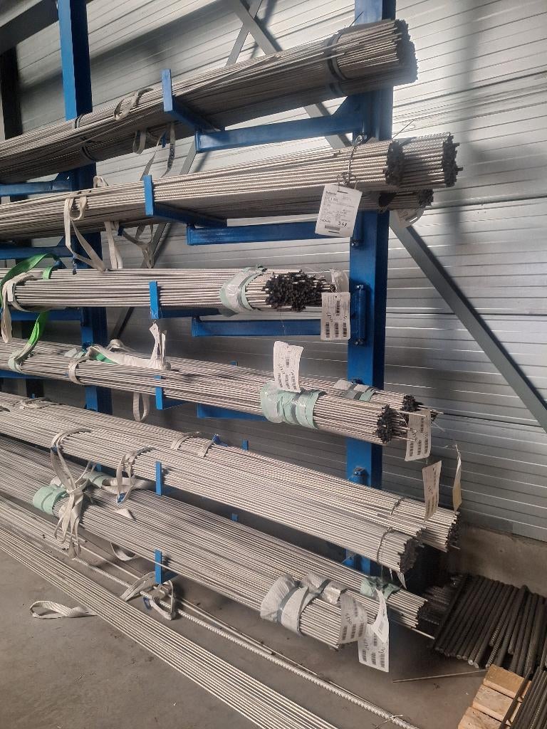 Draaiarm stelling 6 vakken 1500kg per vak, Ophalen, Zo goed als nieuw