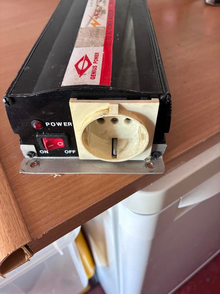 Omvormer voor camper/ caravan of auto 300watt, Caravans en Kamperen, Ophalen of Verzenden, Zo goed als nieuw