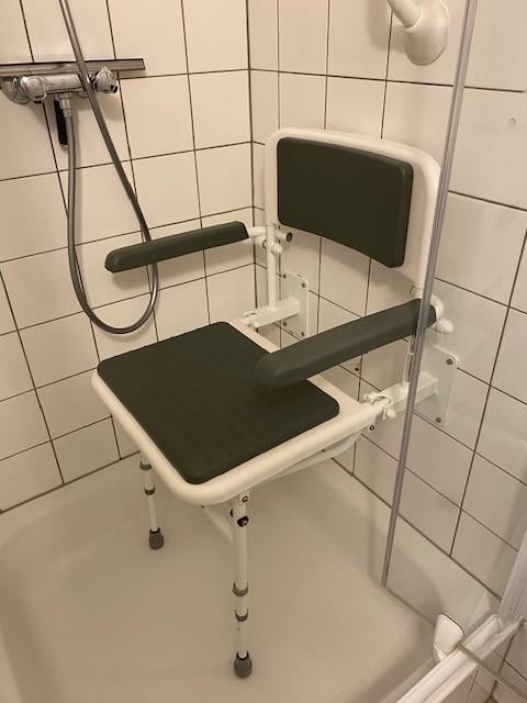 Aidapt douchestoel in de luxe uitvoering, Ophalen of Verzenden, Zo goed als nieuw
