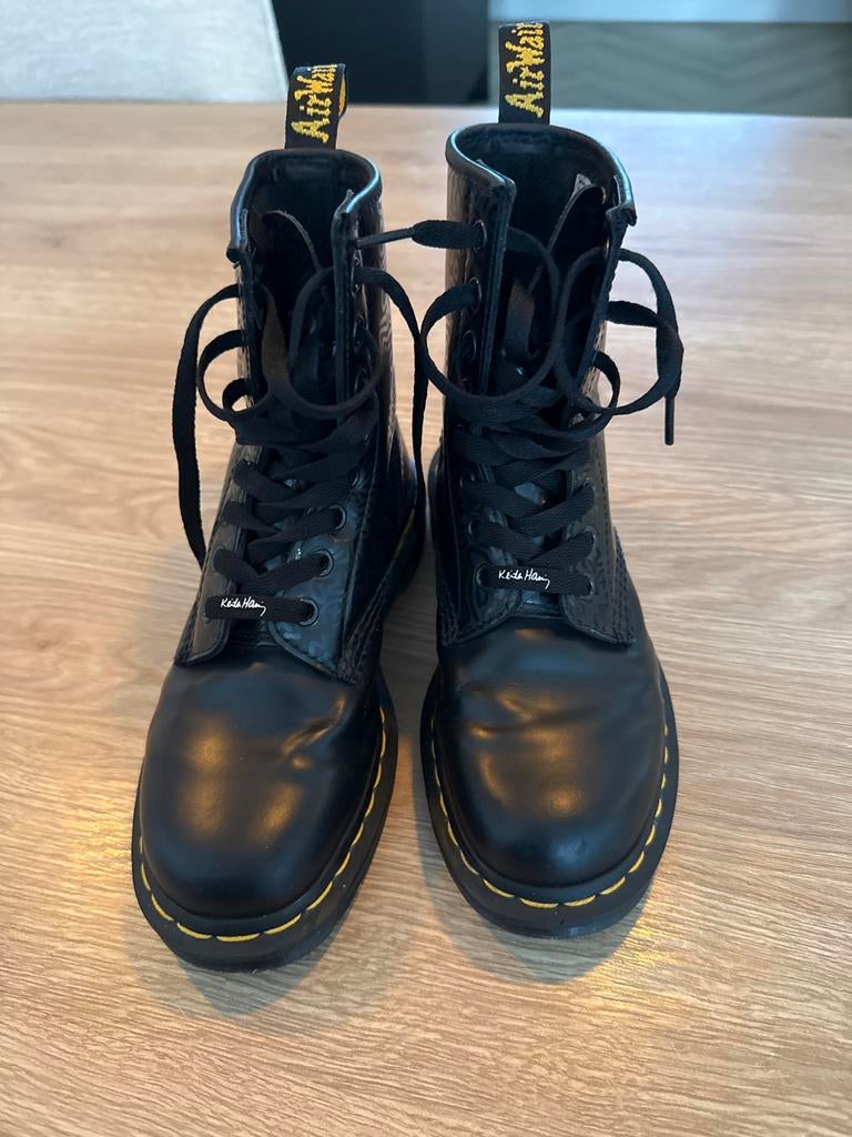Dr. Martens x Keith Haring Special Edition Laarzen - Maat 36, Ophalen of Verzenden, Zo goed als nieuw, Zwart, Lage of Enkellaarzen