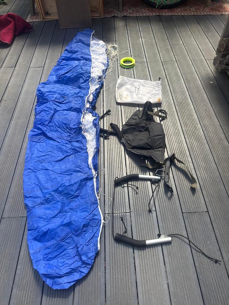 Paraconteol kite met Harnas - Blauw, Sport en Fitness, Zweefvliegen en Paragliding, Ophalen of Verzenden, Zo goed als nieuw, Complete paraglider
