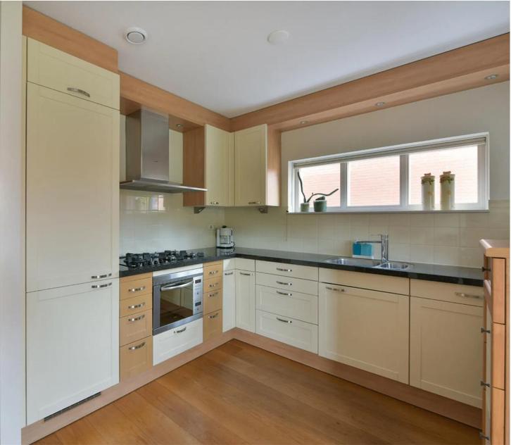 Gratis Keuken in goede staat afhalen - 10 april, Huis en Inrichting, Keuken | Complete keukens, Gebruikt, Hoekkeuken, Crème, Ophalen