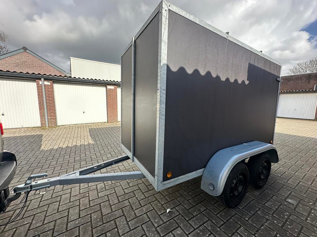 NIEUWE!! Gesloten Dubbelas Aanhangwagen - Rijbewijs B, Auto diversen, Aanhangers en Bagagewagens, Ophalen of Verzenden, Nieuw