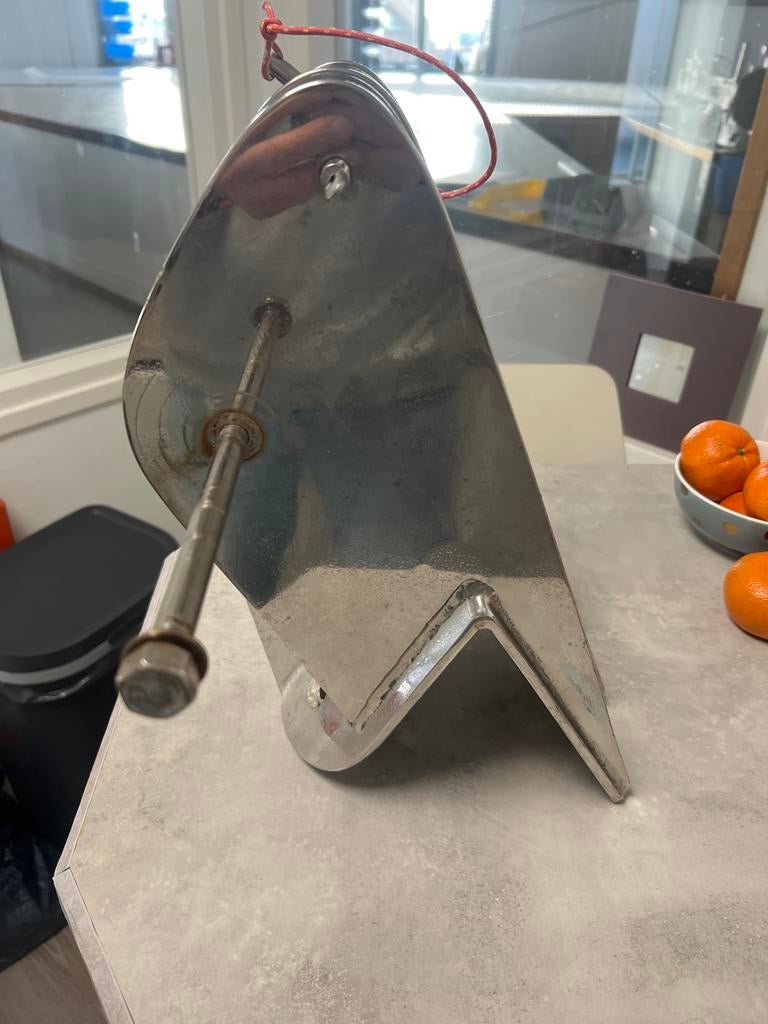 RVS Boegbeslag Anker F&F110 - 60 Graden Hoek, Watersport en Boten, Bootonderdelen, Ophalen of Verzenden, Gebruikt, Dekbeslag, Zeilboot of Motorboot