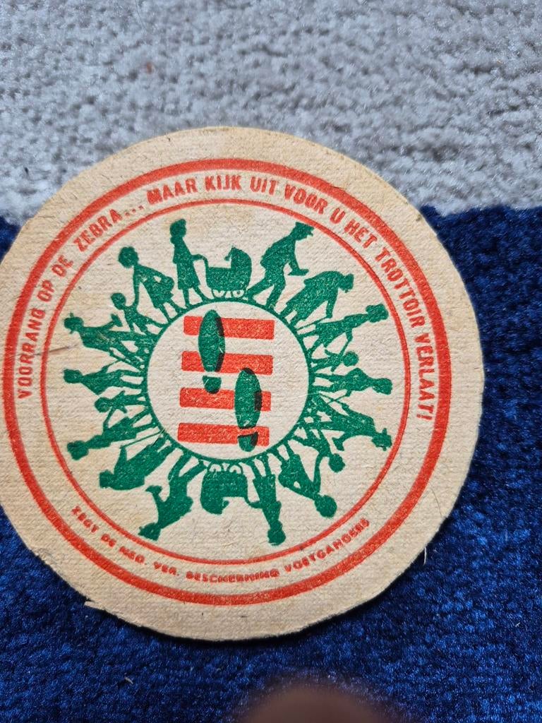 Vintage Heineken bierviltje - Voetgangers veiligheid, Verzamelen, Merken en Reclamevoorwerpen, Ophalen of Verzenden, Gebruikt