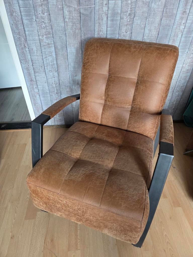 Camel kleur stoel met zwarte stalen leuning/poten, Ophalen, Bruin, Zo goed als nieuw, Stof