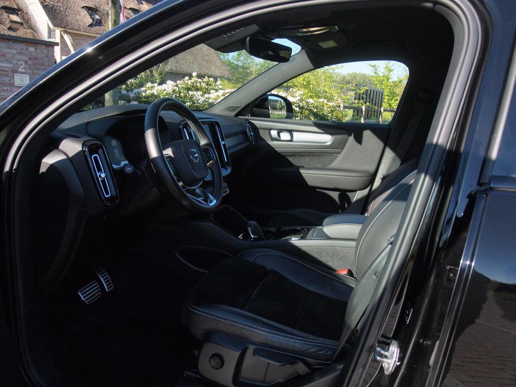 Volvo XC40 Recharge P8 AWD R-Design | SOH 95% | Apple Carpla, Auto's, Volvo, Automaat, Gebruikt, Zwart, Origineel Nederlands