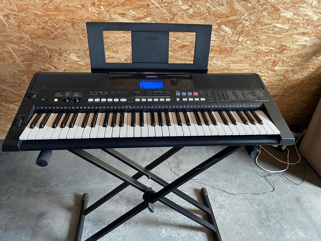 Yamaha PSR-E433 Keyboard - Compleet met standaard, Ophalen, Yamaha, Aanslaggevoelig, 61 toetsen