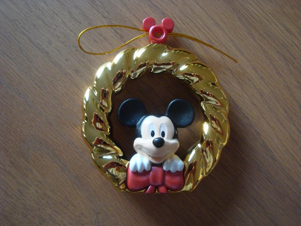 Mickey Mouse in krans AH kaarthouder decoratie nieuw, Ophalen of Verzenden, Mickey Mouse, Nieuw, Beeldje of Figuurtje