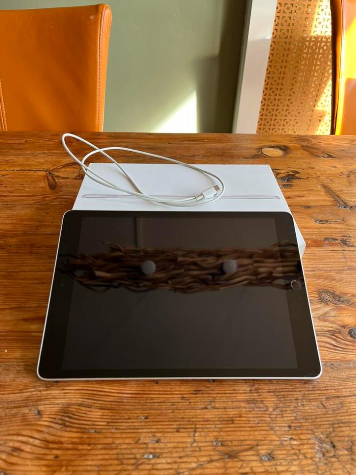 iPad 9th Gen 64GB WiFi Silver + laadkabel, Computers en Software, Apple iPads, Zo goed als nieuw, Overige modellen, Wi-Fi, 10 inch