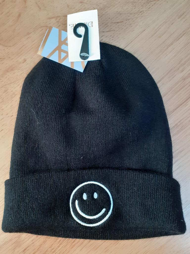 Muts nieuw smiley, Kleding | Dames, Nieuw, Dame, Muts, Ophalen