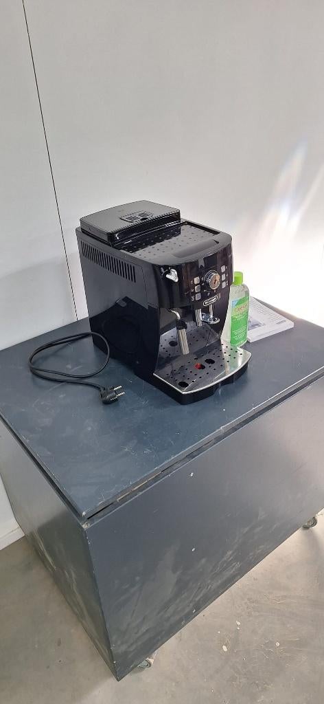 koffiemachine Delonghi Magnifica S, Ophalen, Zo goed als nieuw, Koffiemachine